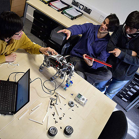 25EFAcademy-Torbay-clubs-activities-robotics.jpg